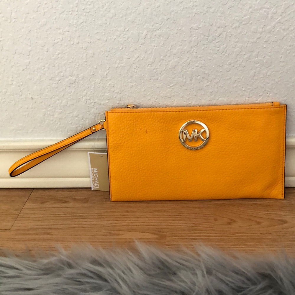 new michael kors vint yellow leather LG ZIP clutch